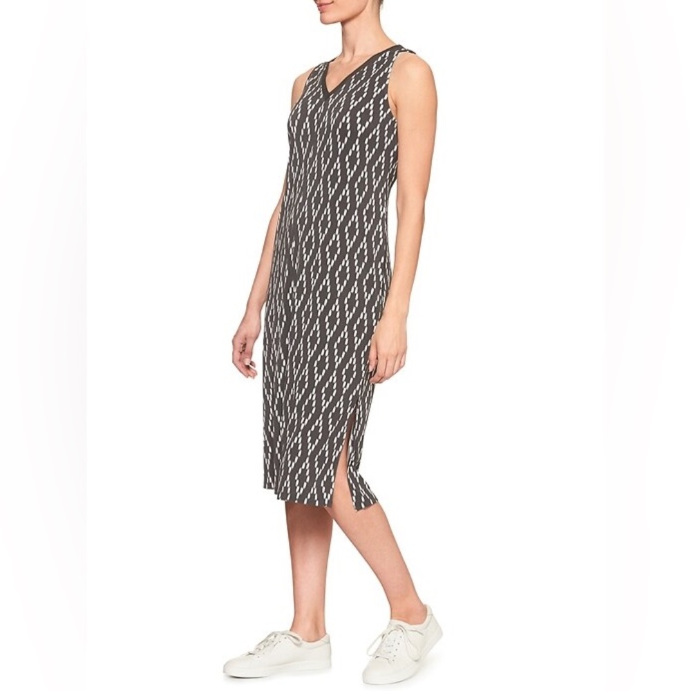 Banana Republic Women's Black Sleeveless V-Neck Midi Dress Size L